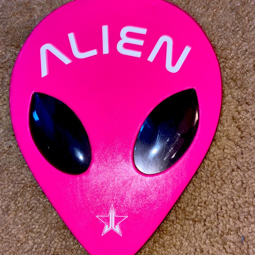 Alien 👽 palette Jeffree Star